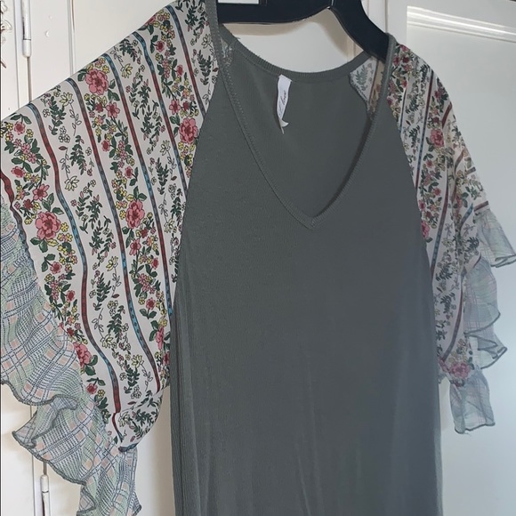 Green Floral Ruffle Top - Picture 3 of 6